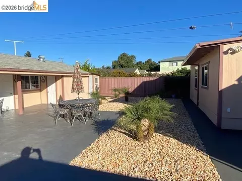1051 Donovan Dr, San Leandro, CA 94577 photo 3