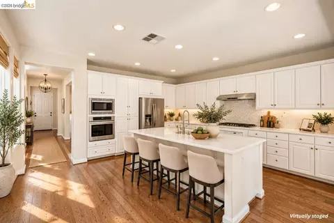 Kitchen - 2698 Jackson Ave, Tracy, CA 95377 photo 2 of 3