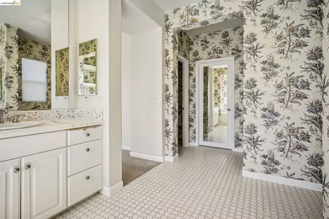 Bath - 2698 Jackson Ave, Tracy, CA 95377 photo 5 of 5