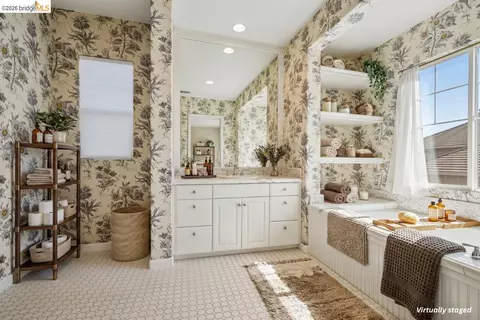 Bath - 2698 Jackson Ave, Tracy, CA 95377 photo 4 of 5