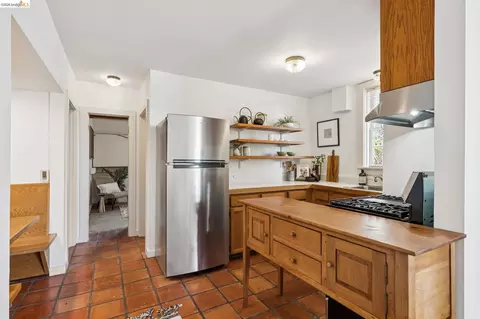 Kitchen - 1824 E 24th St, Oakland, CA 94606 photo 4 of 7