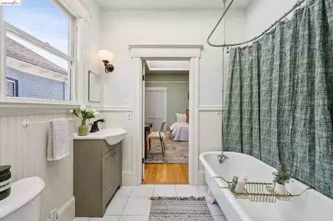 Bath - 1824 E 24th St, Oakland, CA 94606 photo 2 of 5