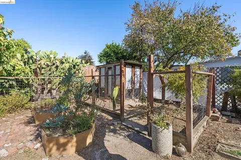 Exterior - 1824 E 24th St, Oakland, CA 94606 photo 13 of 16