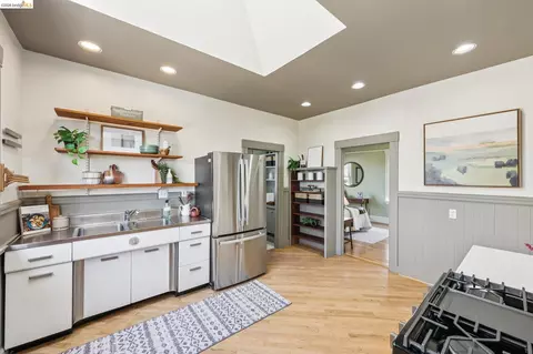Kitchen - 1824 E 24th St, Oakland, CA 94606 photo 3 of 7
