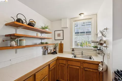 Kitchen - 1824 E 24th St, Oakland, CA 94606 photo 6 of 7