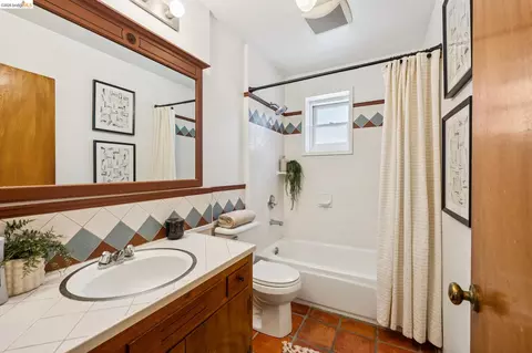 Bath - 1824 E 24th St, Oakland, CA 94606 photo 4 of 5