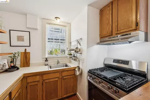 Kitchen - 1824 E 24th St, Oakland, CA 94606 photo 7 of 7