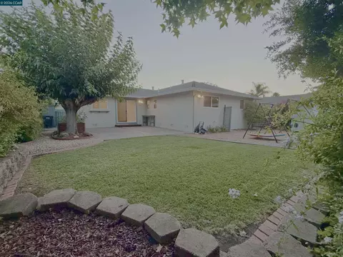 Exterior - 926 Sassel Ave, Concord, CA 94518 photo 4 of 15