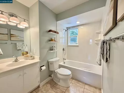 Bath - 926 Sassel Ave, Concord, CA 94518 photo 1 of 3