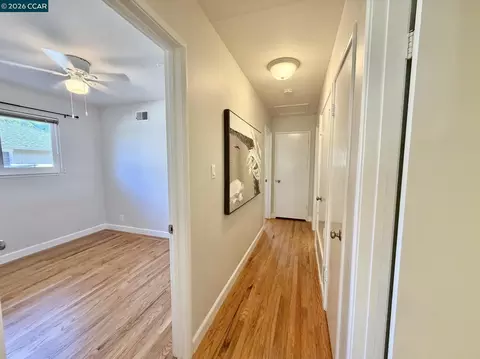 Entry Way - 926 Sassel Ave, Concord, CA 94518 photo 2 of 2