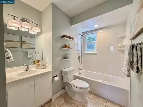 Bath - 926 Sassel Ave, Concord, CA 94518 photo 2 of 3