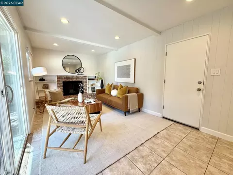 Living - 926 Sassel Ave, Concord, CA 94518 photo 4 of 8