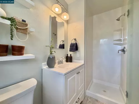 Bath - 926 Sassel Ave, Concord, CA 94518 photo 3 of 3