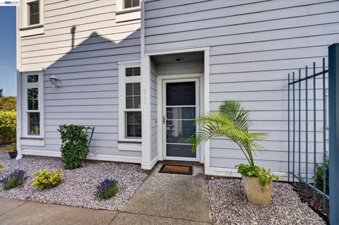 411 Commodore Dr, Richmond, CA 94804