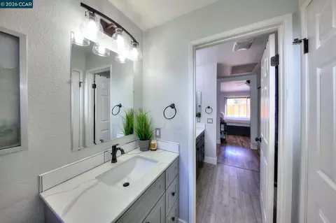 Bath - 123 Coventry, Hercules, CA 94547 photo 4 of 9