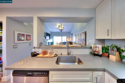Kitchen - 123 Coventry, Hercules, CA 94547 photo 4 of 4