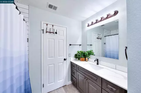 Bath - 123 Coventry, Hercules, CA 94547 photo 1 of 9