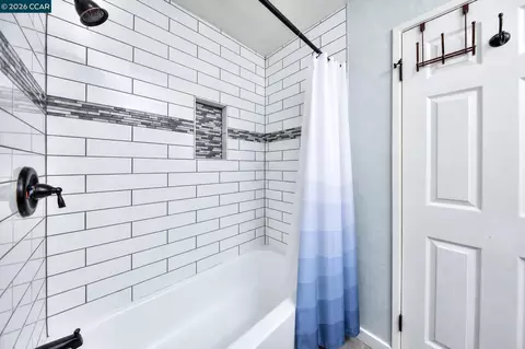 Bath - 123 Coventry, Hercules, CA 94547 photo 6 of 9