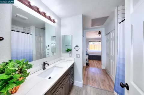 Bath - 123 Coventry, Hercules, CA 94547 photo 5 of 9