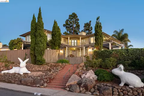 100 Pershing Dr, Oakland, CA 94611