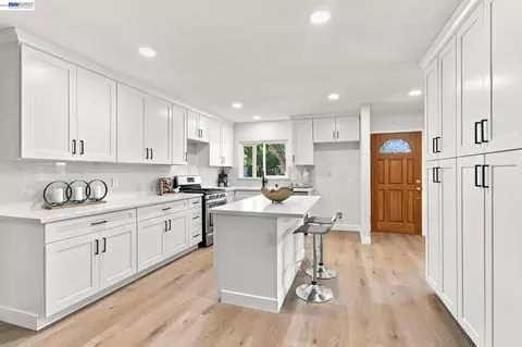 Kitchen - 4055 Jensen St, Pleasanton, CA 94566 photo 2 of 4