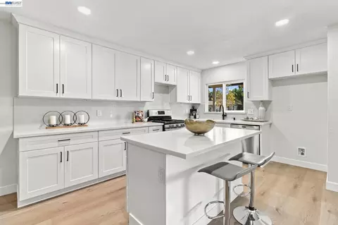 Kitchen - 4055 Jensen St, Pleasanton, CA 94566 photo 3 of 4