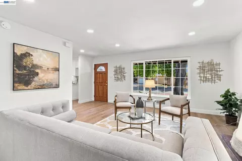 Living - 4055 Jensen St, Pleasanton, CA 94566 photo 2 of 7