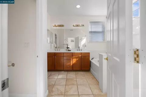 Entry Way - 570 Terrano Ct, Fairfield, CA 94534 photo 4 of 4