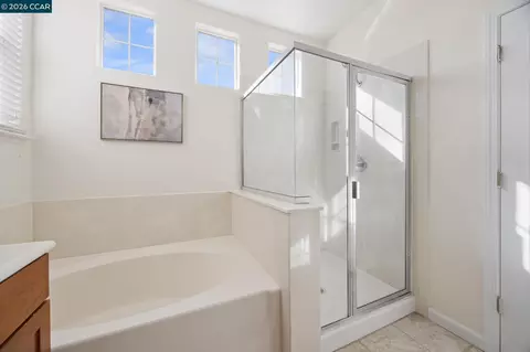 Bath - 570 Terrano Ct, Fairfield, CA 94534 photo 3 of 3