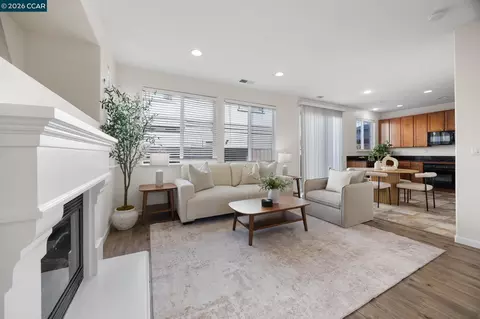 Living - 570 Terrano Ct, Fairfield, CA 94534 photo 1 of 2