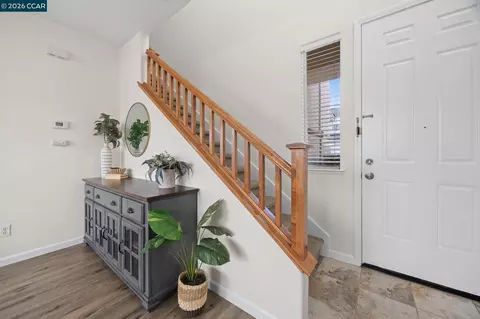 Entry Way - 570 Terrano Ct, Fairfield, CA 94534 photo 2 of 4