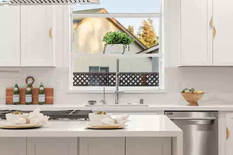 Kitchen - 1140 Gilbert Ct, Fremont, CA 94536 photo 9 of 9