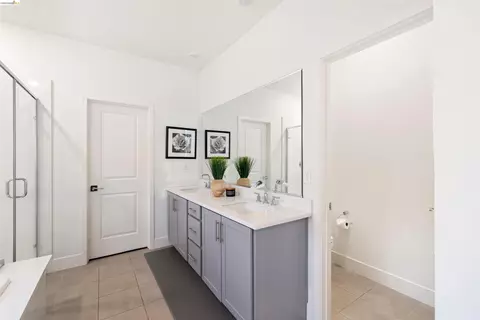 Bath - 539 Gemstone Way, Oakley, CA 94561 photo 4 of 4