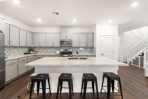 Kitchen - 539 Gemstone Way, Oakley, CA 94561 photo 2 of 4