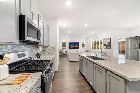 Kitchen - 539 Gemstone Way, Oakley, CA 94561 photo 3 of 4