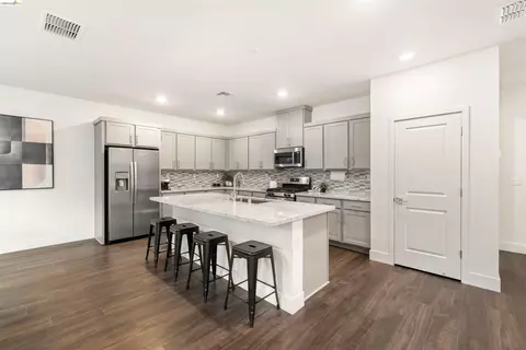 Kitchen - 539 Gemstone Way, Oakley, CA 94561 photo 4 of 4