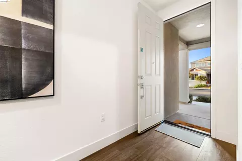 Entry Way - 539 Gemstone Way, Oakley, CA 94561 photo 2 of 4