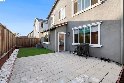 Exterior - 539 Gemstone Way, Oakley, CA 94561 photo 4 of 5