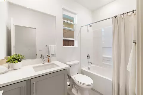 Bath - 539 Gemstone Way, Oakley, CA 94561 photo 1 of 4