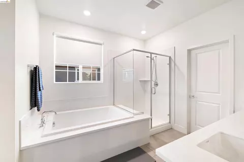 Bath - 539 Gemstone Way, Oakley, CA 94561 photo 3 of 4