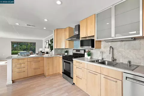 2116 Pine Knoll Dr #7, Walnut Creek, CA 94595