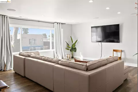 Living - 464 E 14th St, San Leandro, CA 94577 photo 2 of 2