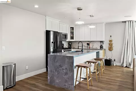 Kitchen - 464 E 14th St, San Leandro, CA 94577 photo 3 of 3