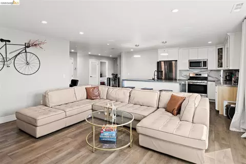 Living - 464 E 14th St, San Leandro, CA 94577 photo 1 of 2
