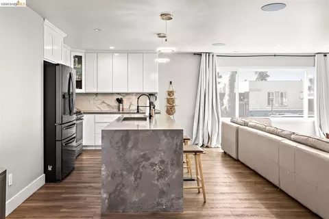 Kitchen - 464 E 14th St, San Leandro, CA 94577 photo 2 of 3