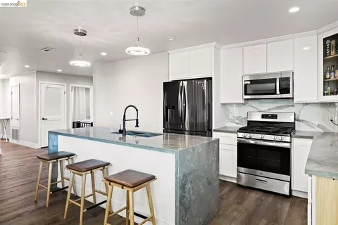 Kitchen - 464 E 14th St, San Leandro, CA 94577 photo 1 of 3