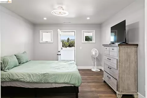 Bedroom - 464 E 14th St, San Leandro, CA 94577 photo 4 of 5