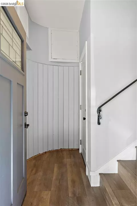 Entry Way - 464 E 14th St, San Leandro, CA 94577 photo 1 of 3