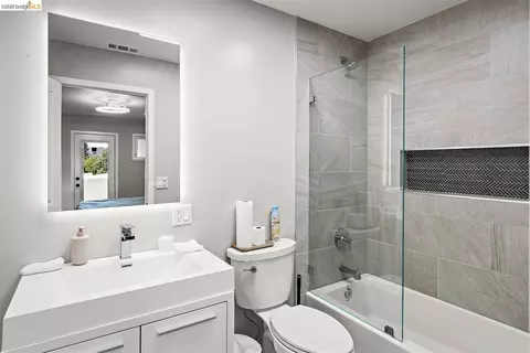 Bath - 464 E 14th St, San Leandro, CA 94577 photo 4 of 4