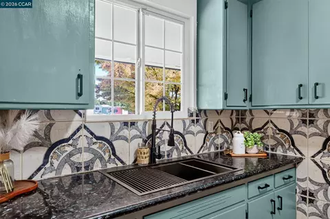 Kitchen - 160 Tennent Ave, Pinole, CA 94564 photo 4 of 5
